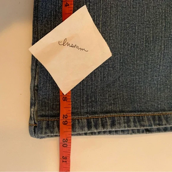 Wrangler Aura Woman’s Medium Washed Lightly Distressed Jeans 12 Regular Short - Picture 8 of 15